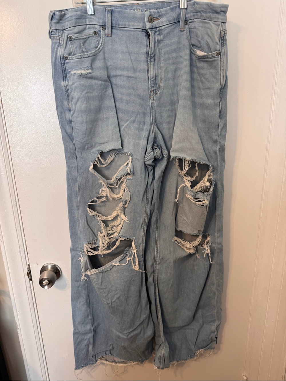 American Eagle Light Wash Distressed Women’s Curvy Wide Leg Jeans